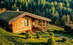 Панорама хаус Лещен и еко къщи Дървена и Землянка